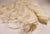 camino de mesa tejido en telar con hilo de lino y seda, color crudo. Dimensiones 190x 68 cm