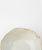 frutero de gres esmaltado en color blanco crudo, vista en detalle del borde aristado. Ø 24,5 cm