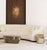 sofá redondo color blanco tapizado textil de lana y viscosa. Conjunto con mesas auxiliaresThree Rocks