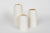 colección de jarrones de porcelana con interior esmaltado, en color blanco puro y fino borde dorado